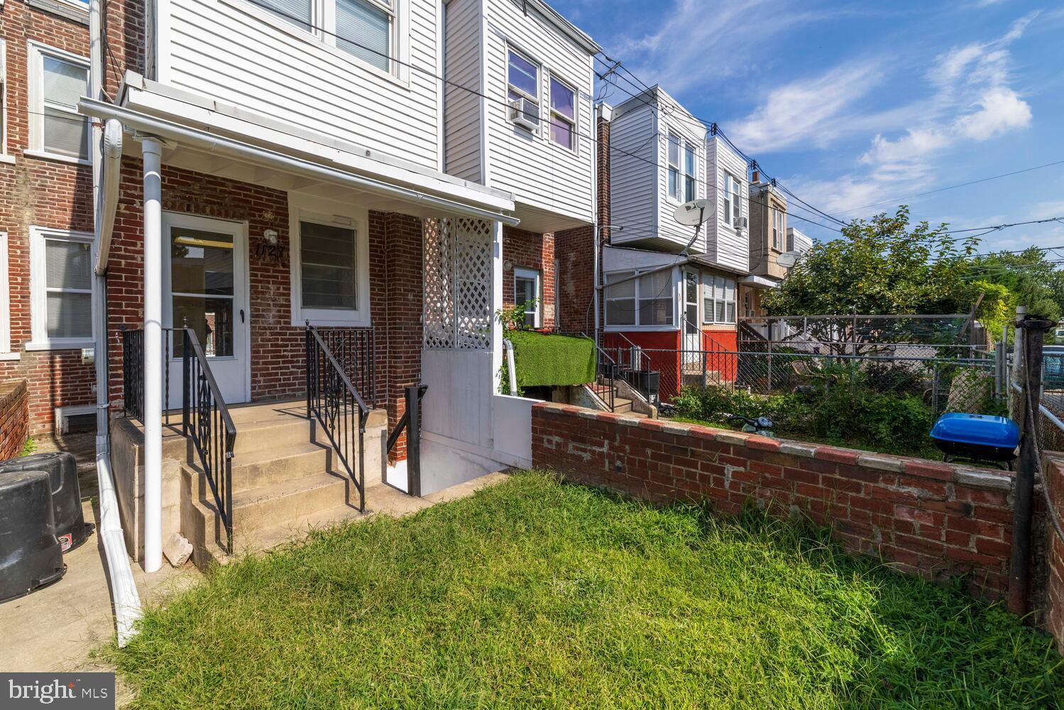 1127 E 11TH STREET