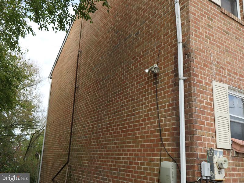 1552 ROOSEVELT DRIVE