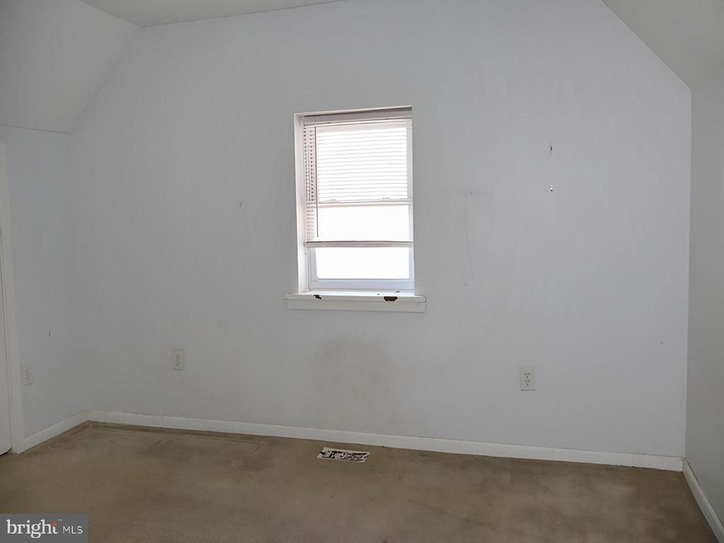 1316 BULLENS LANE