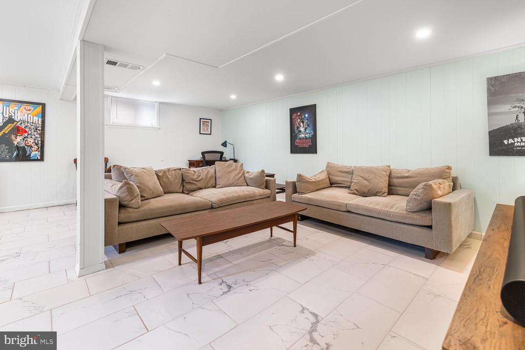 16 WAR ADMIRAL LANE
