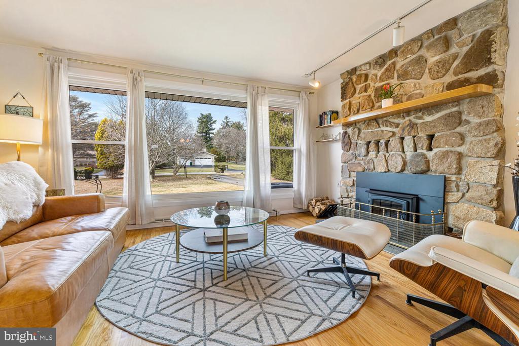 16 WAR ADMIRAL LANE