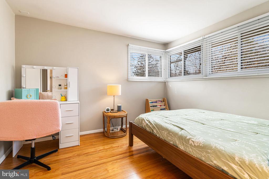 16 WAR ADMIRAL LANE