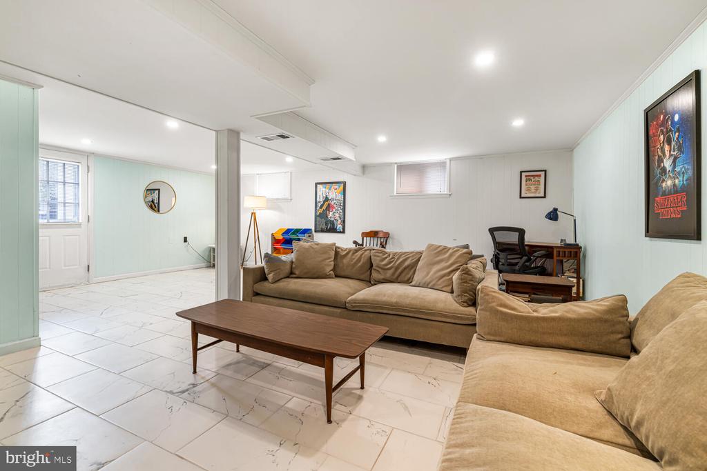 16 WAR ADMIRAL LANE