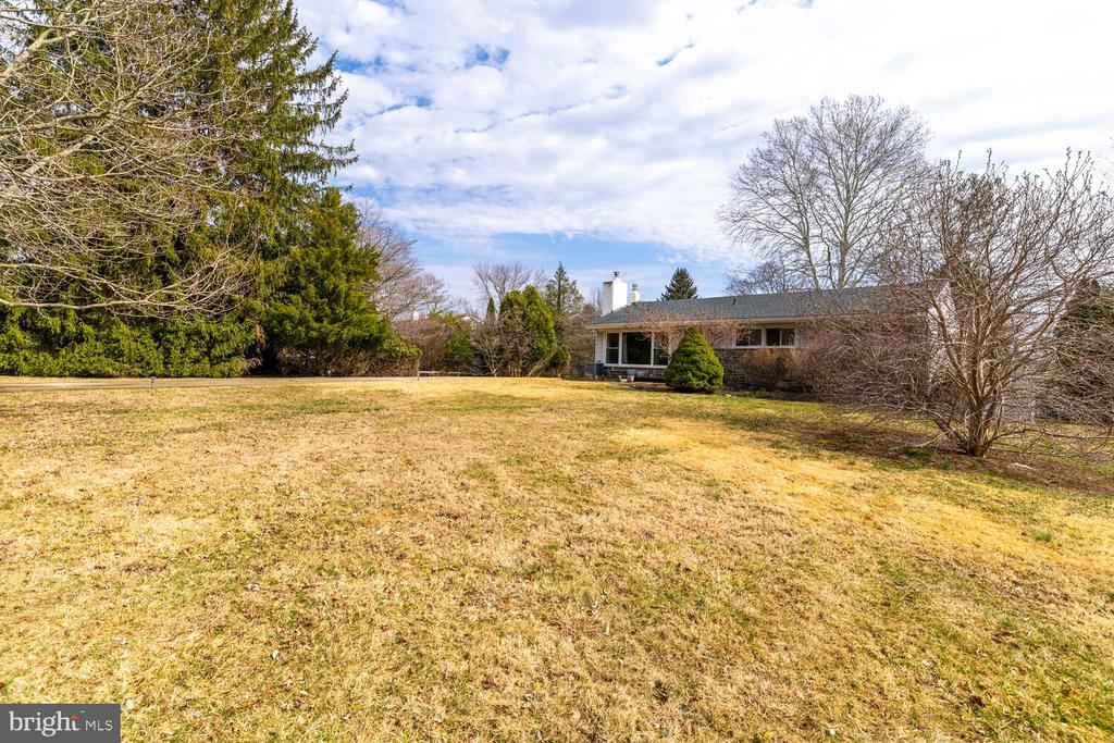 16 WAR ADMIRAL LANE