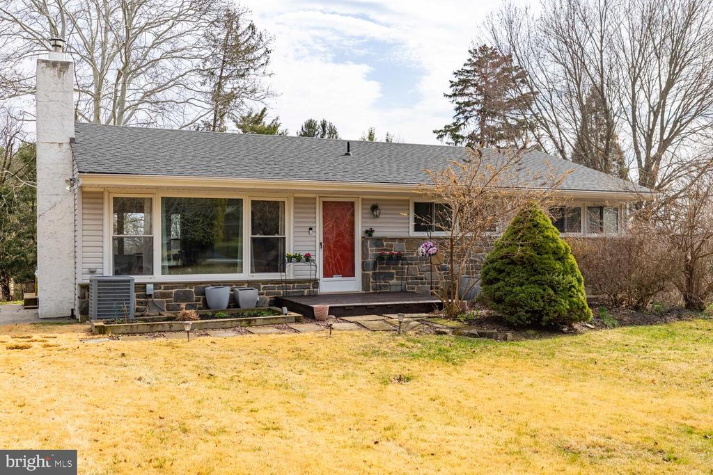 16 WAR ADMIRAL LANE
