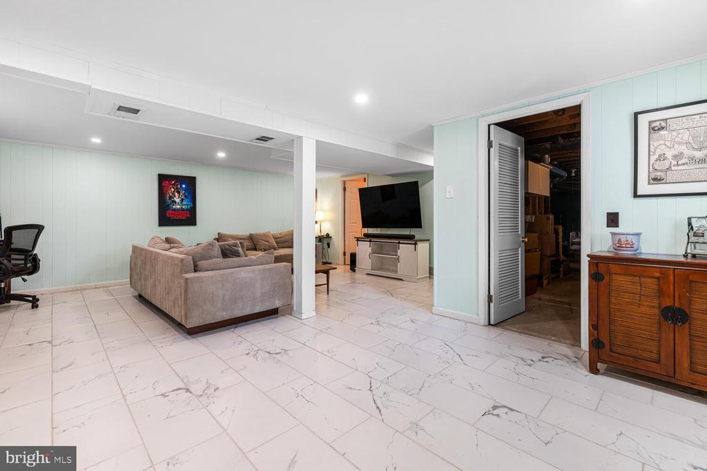16 WAR ADMIRAL LANE