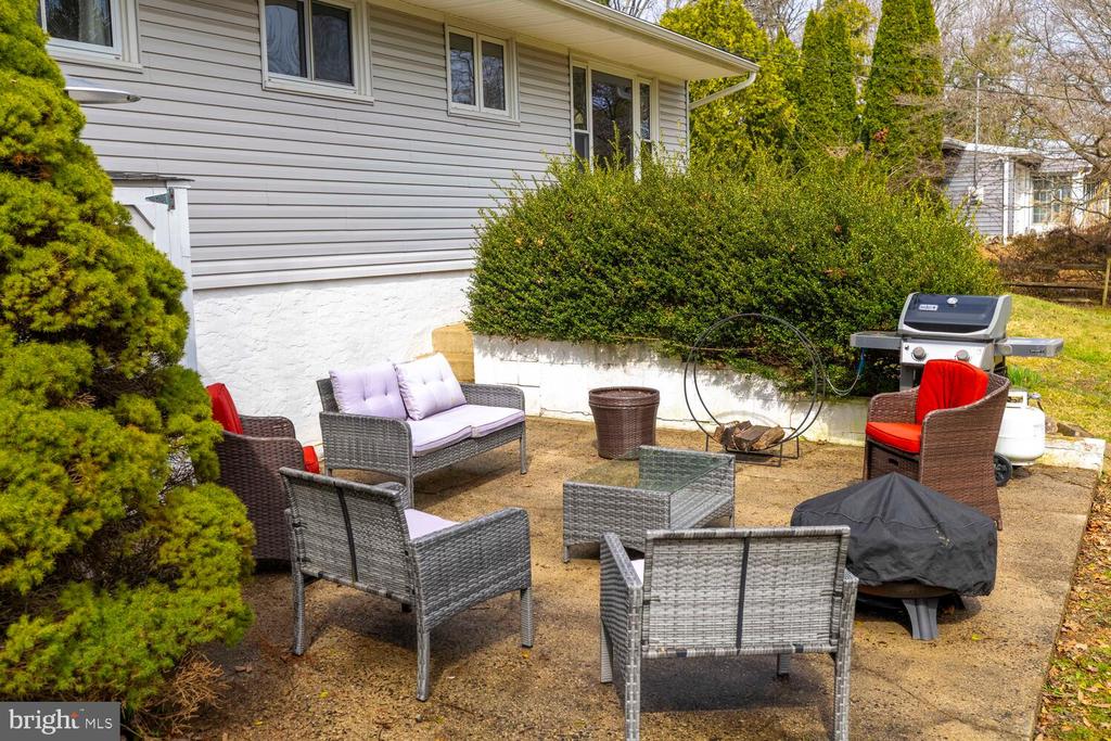 16 WAR ADMIRAL LANE