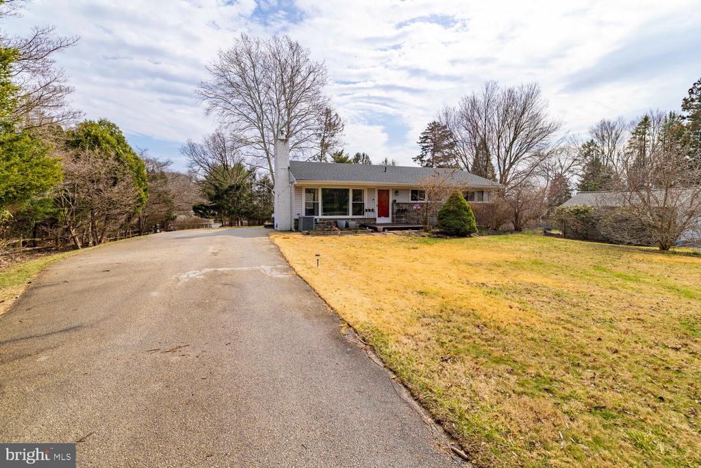 16 WAR ADMIRAL LANE