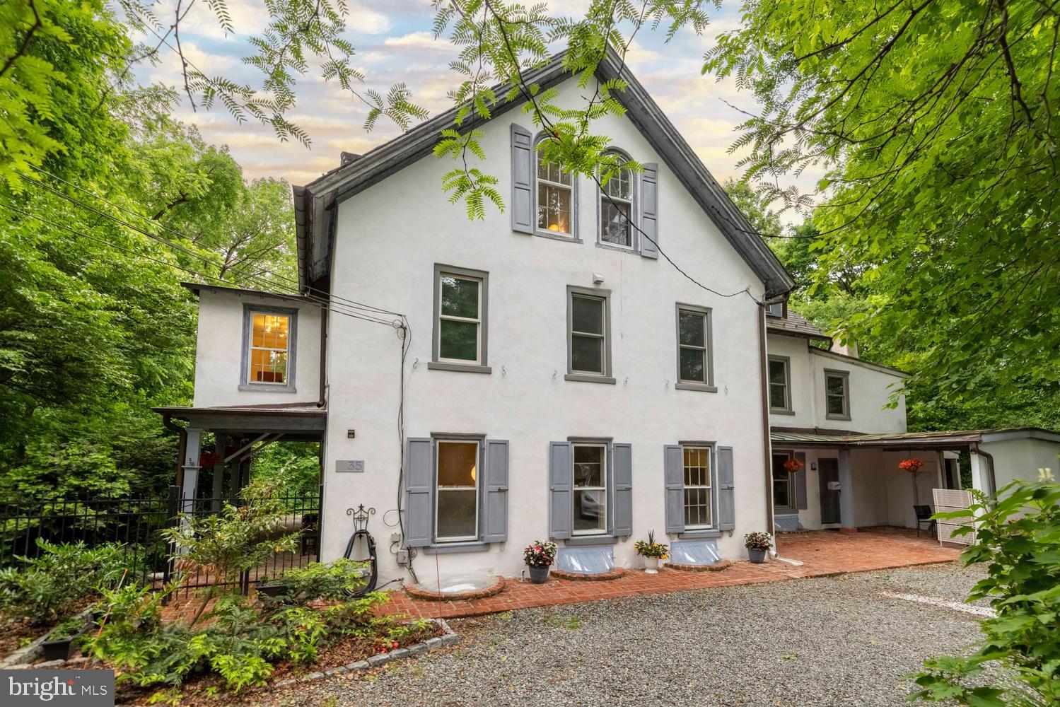35 VIOLET LANE