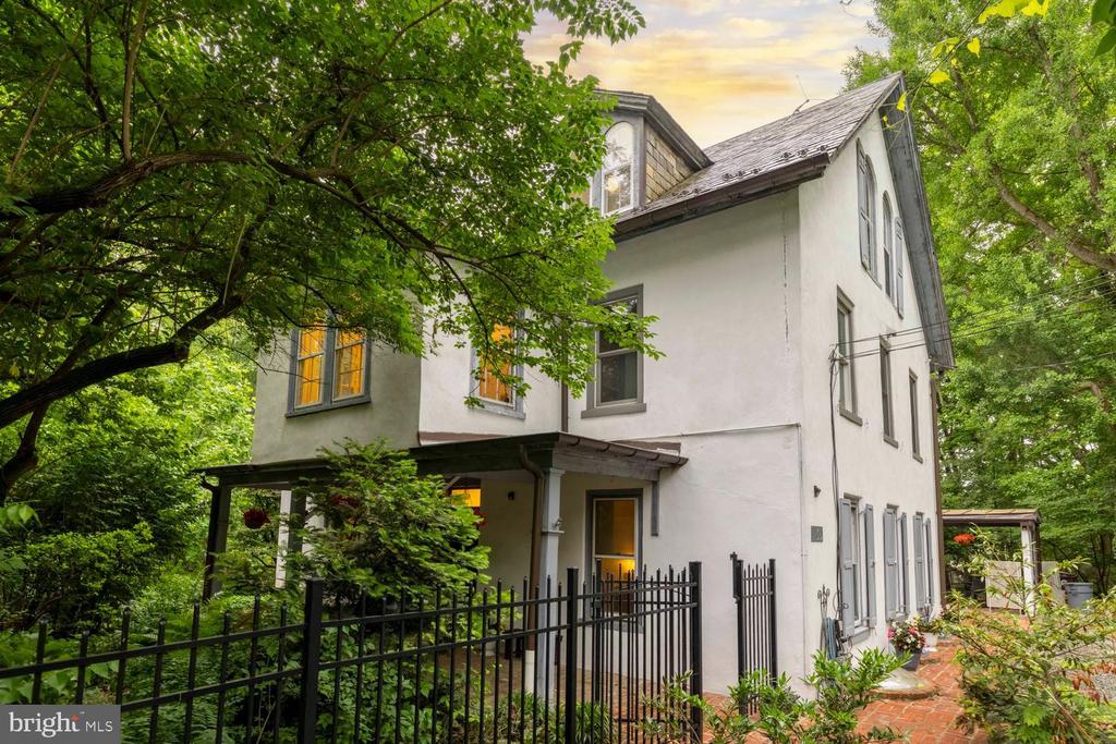 35 VIOLET LANE
