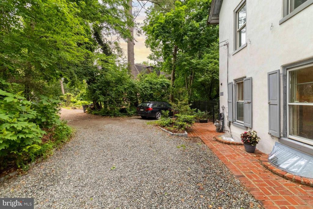 35 VIOLET LANE