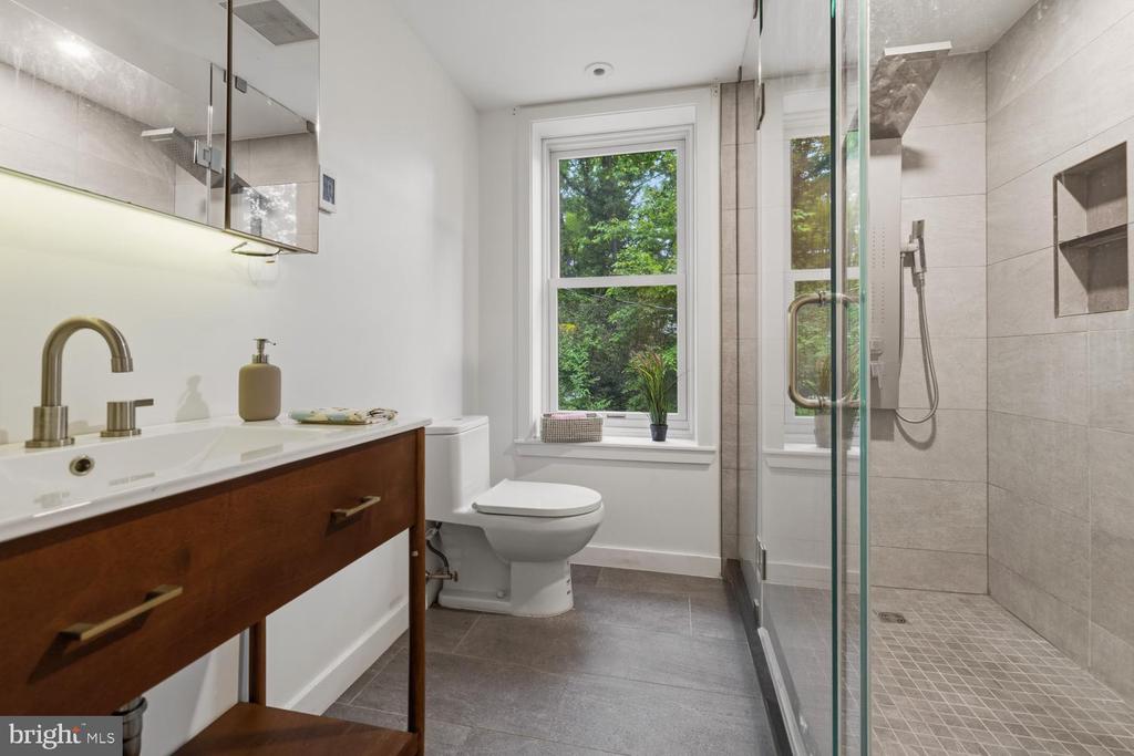 35 VIOLET LANE