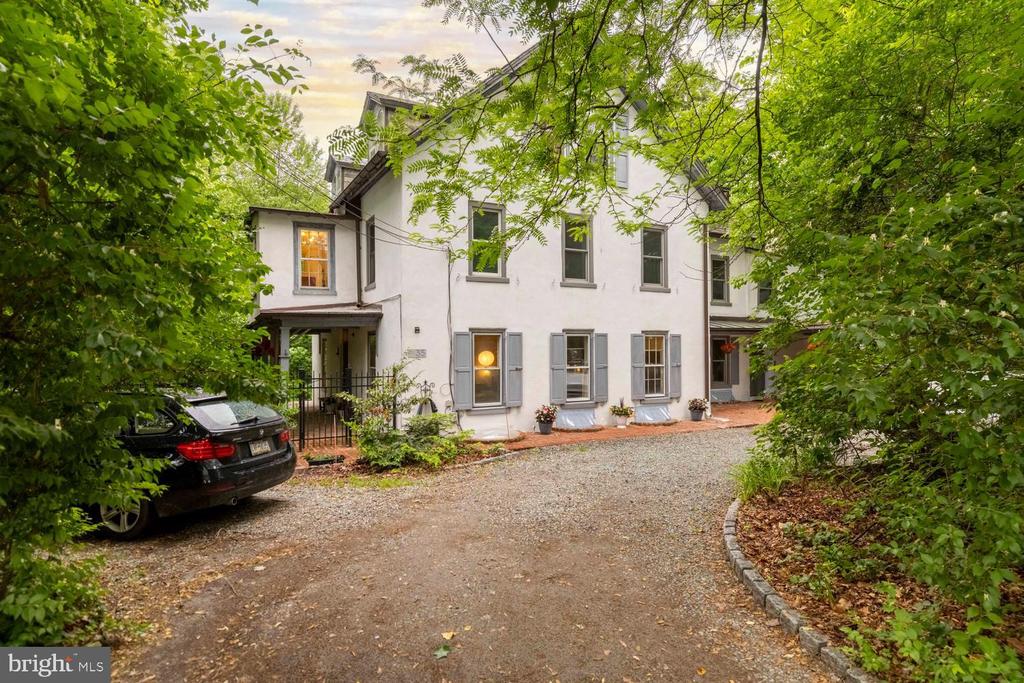 35 VIOLET LANE
