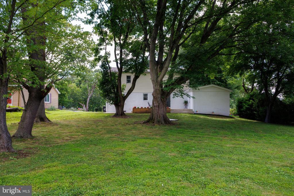 652 MEETINGHOUSE ROAD