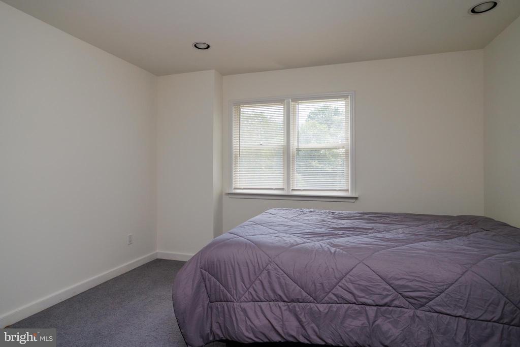 652 MEETINGHOUSE ROAD