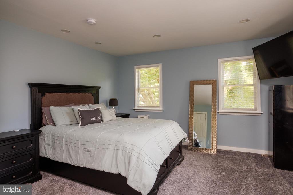 652 MEETINGHOUSE ROAD