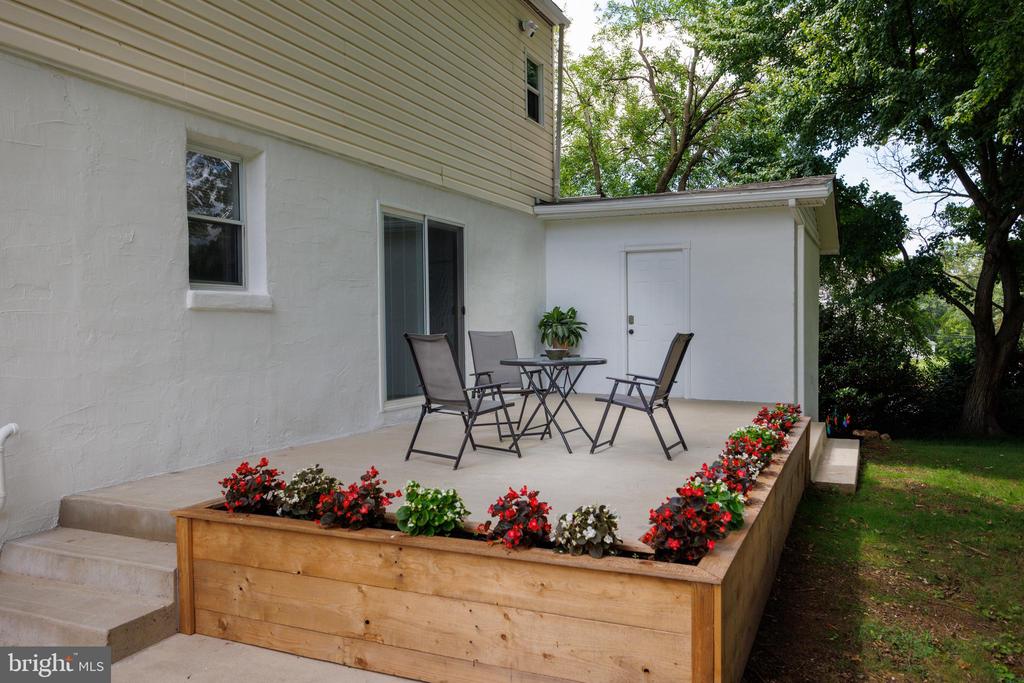 652 MEETINGHOUSE ROAD
