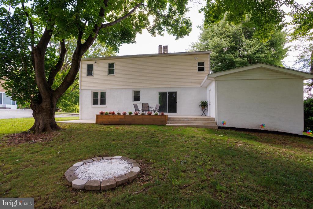 652 MEETINGHOUSE ROAD
