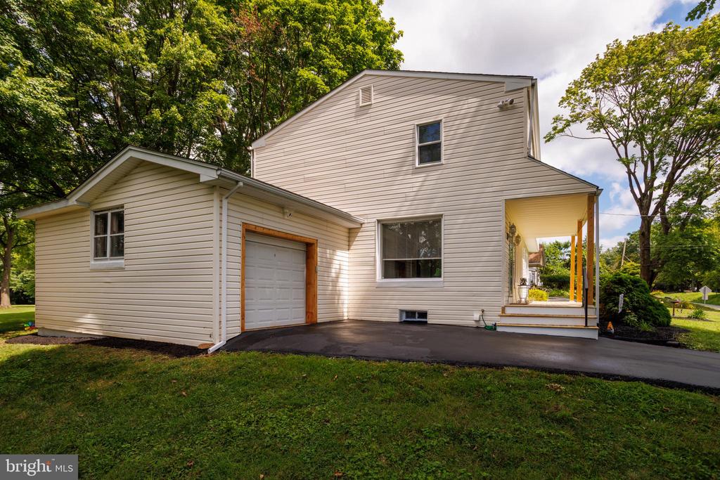 652 MEETINGHOUSE ROAD