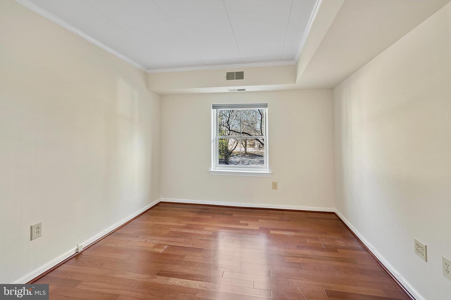 601 Montgomery Ave #105