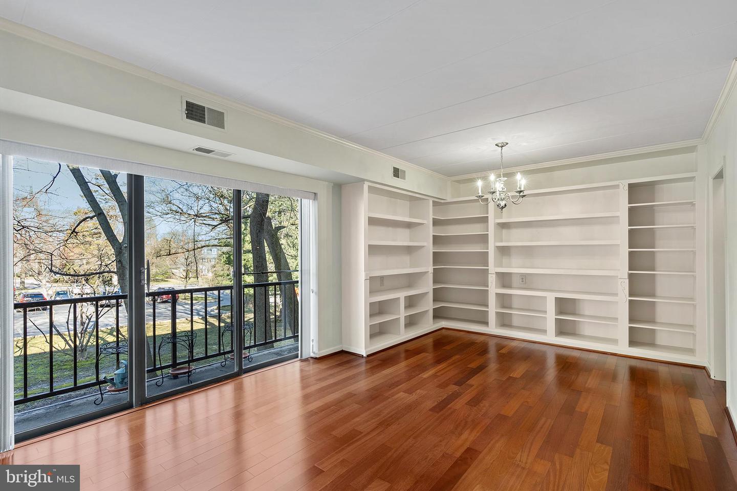 601 Montgomery Ave #105