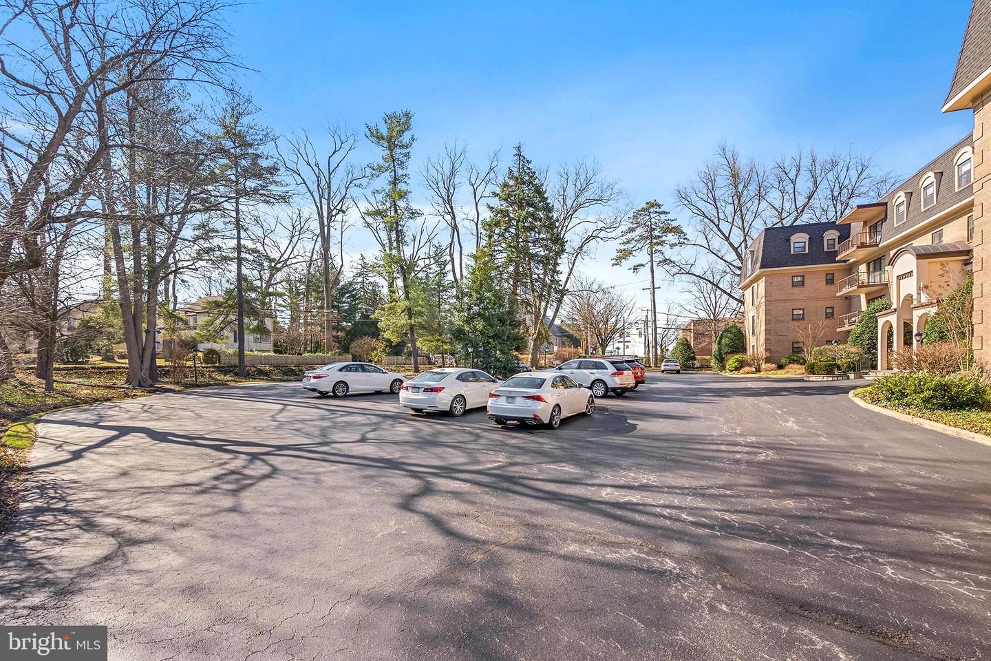 601 Montgomery Ave #105