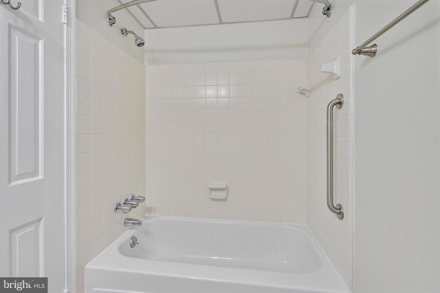 601 Montgomery Ave #105