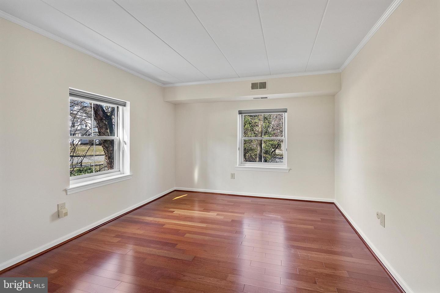 601 Montgomery Ave #105