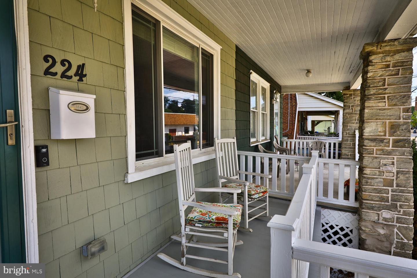 224 E Ave