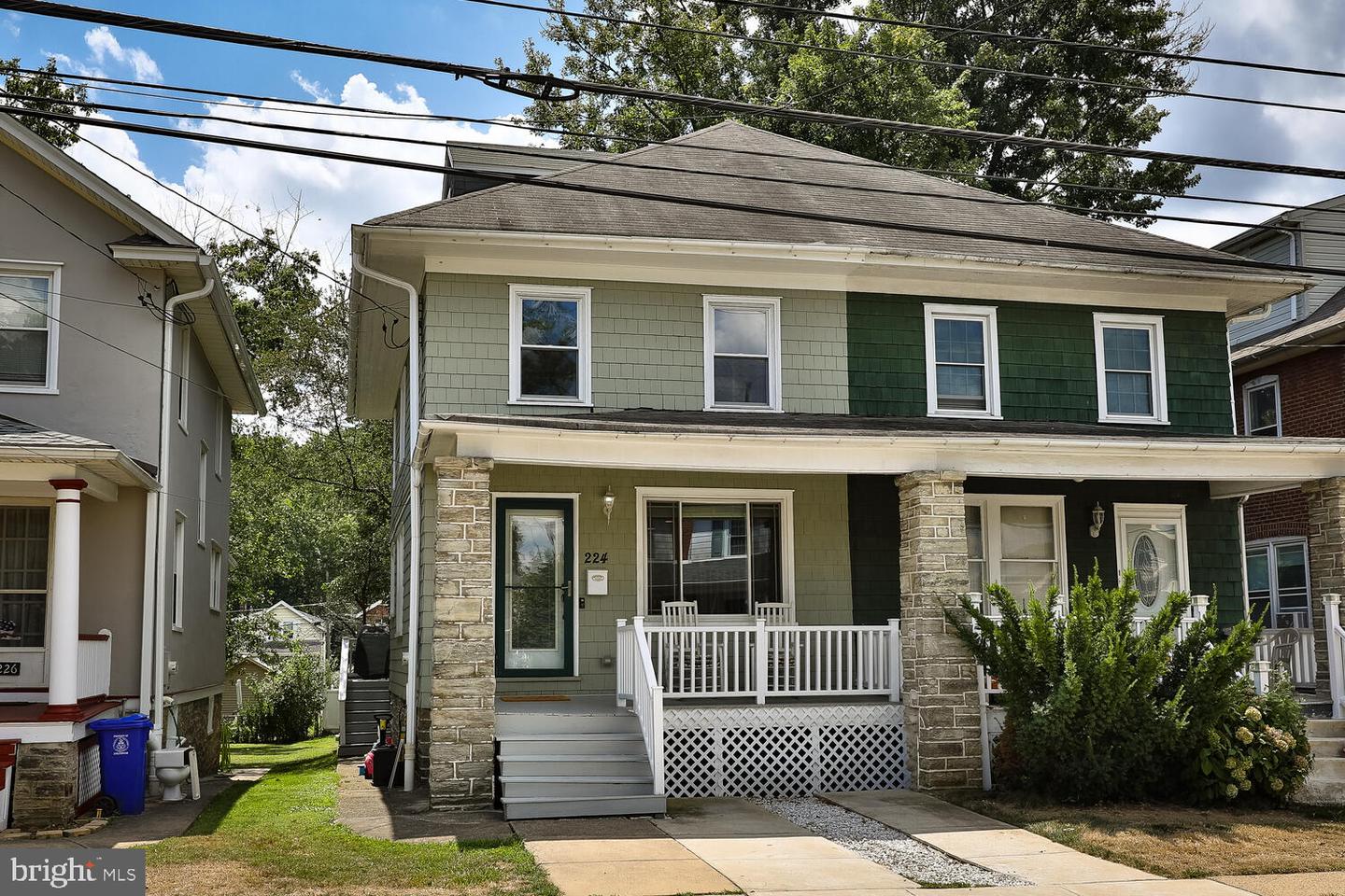 224 E Ave