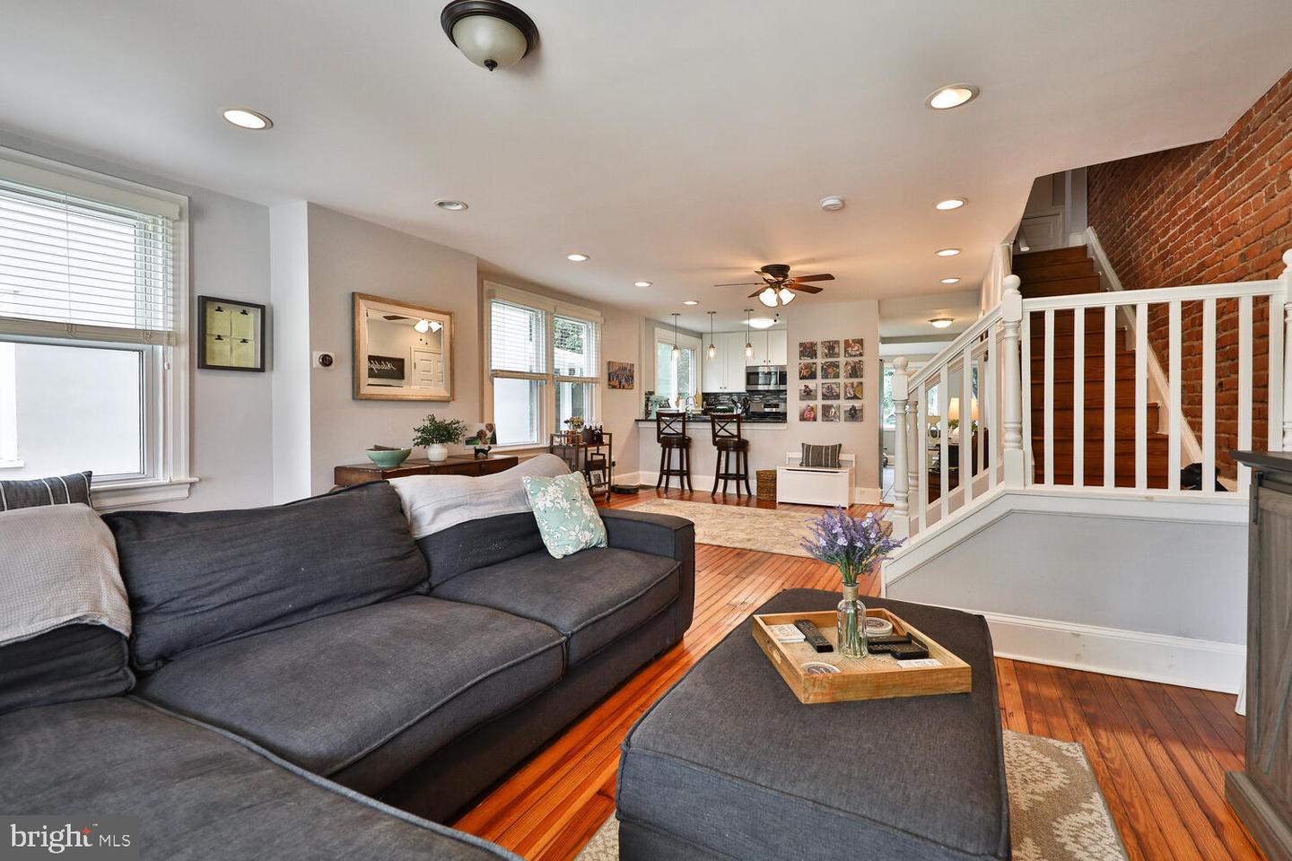 224 E Ave