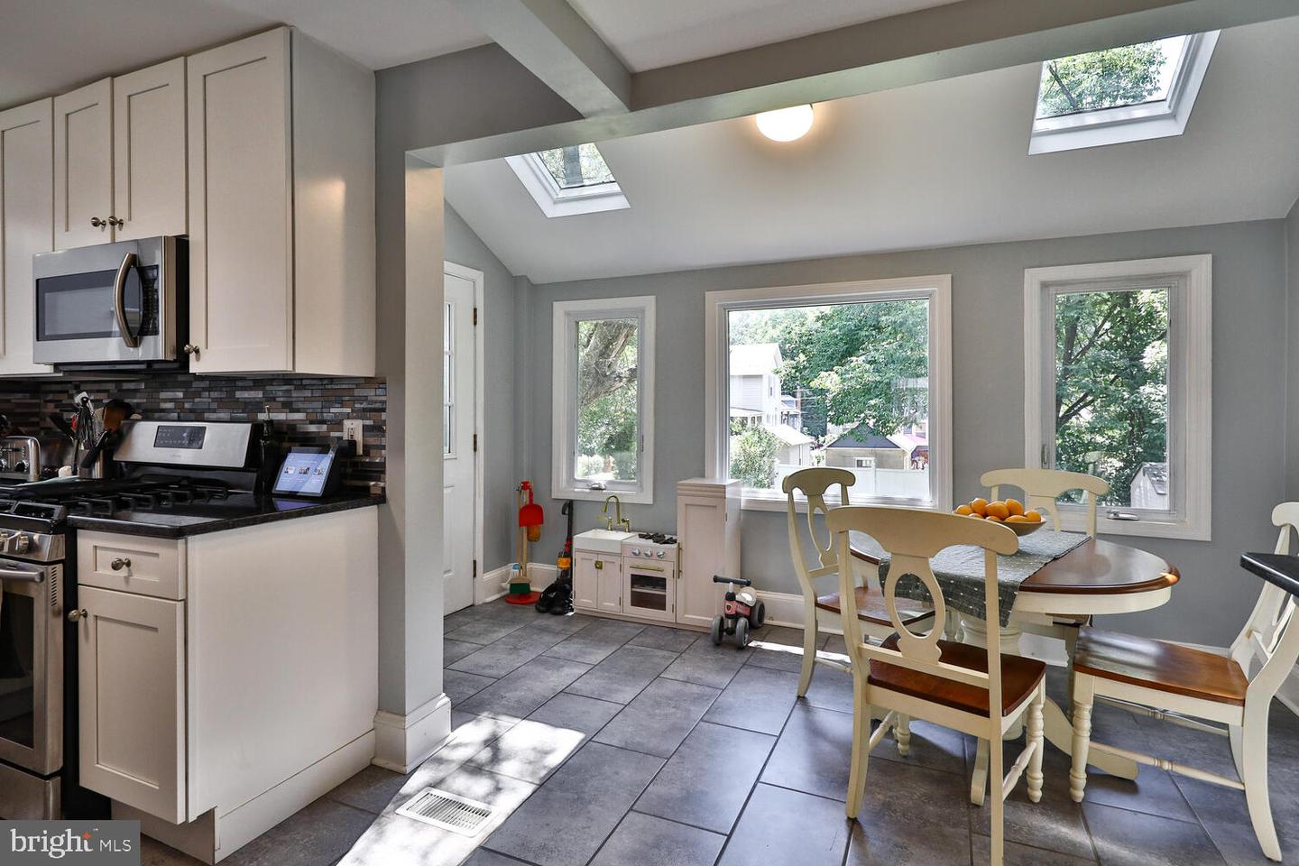 224 E Ave