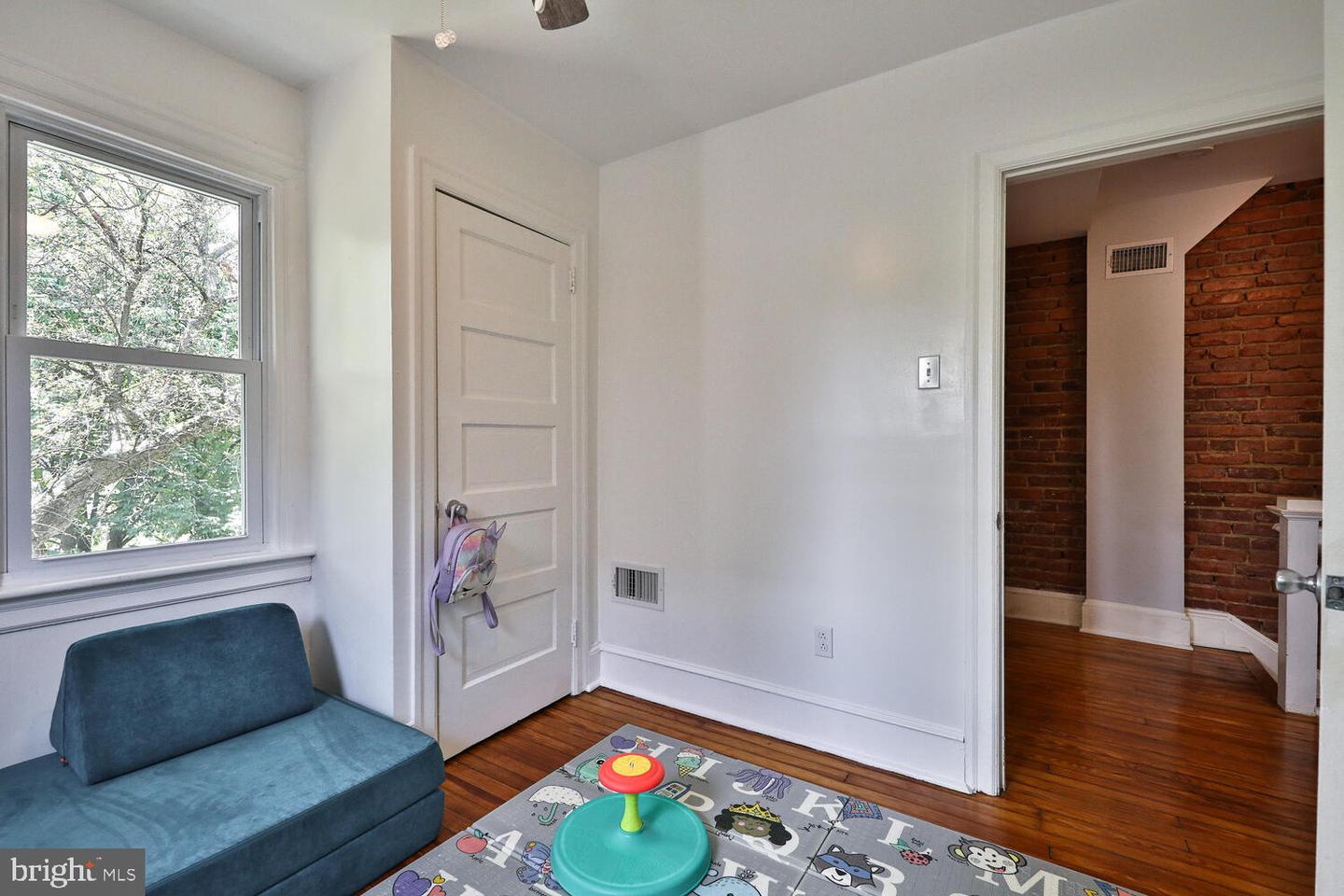 224 E Ave