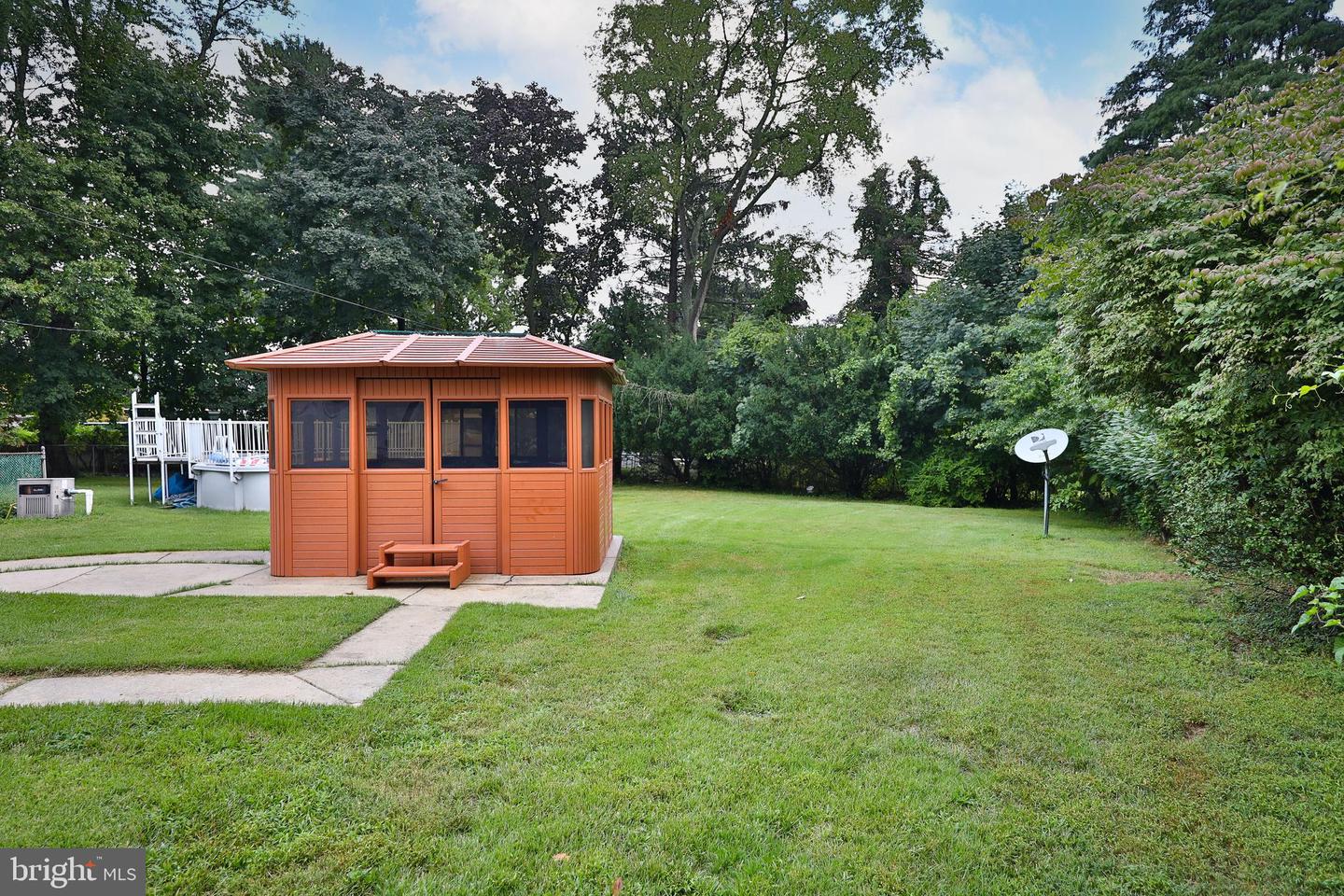 8209 MacArthur Rd