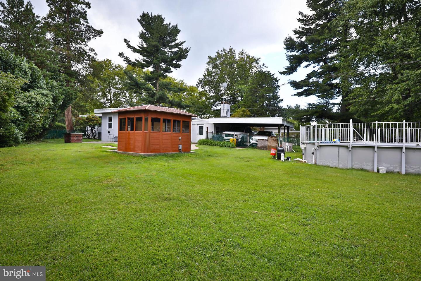 8209 MacArthur Rd
