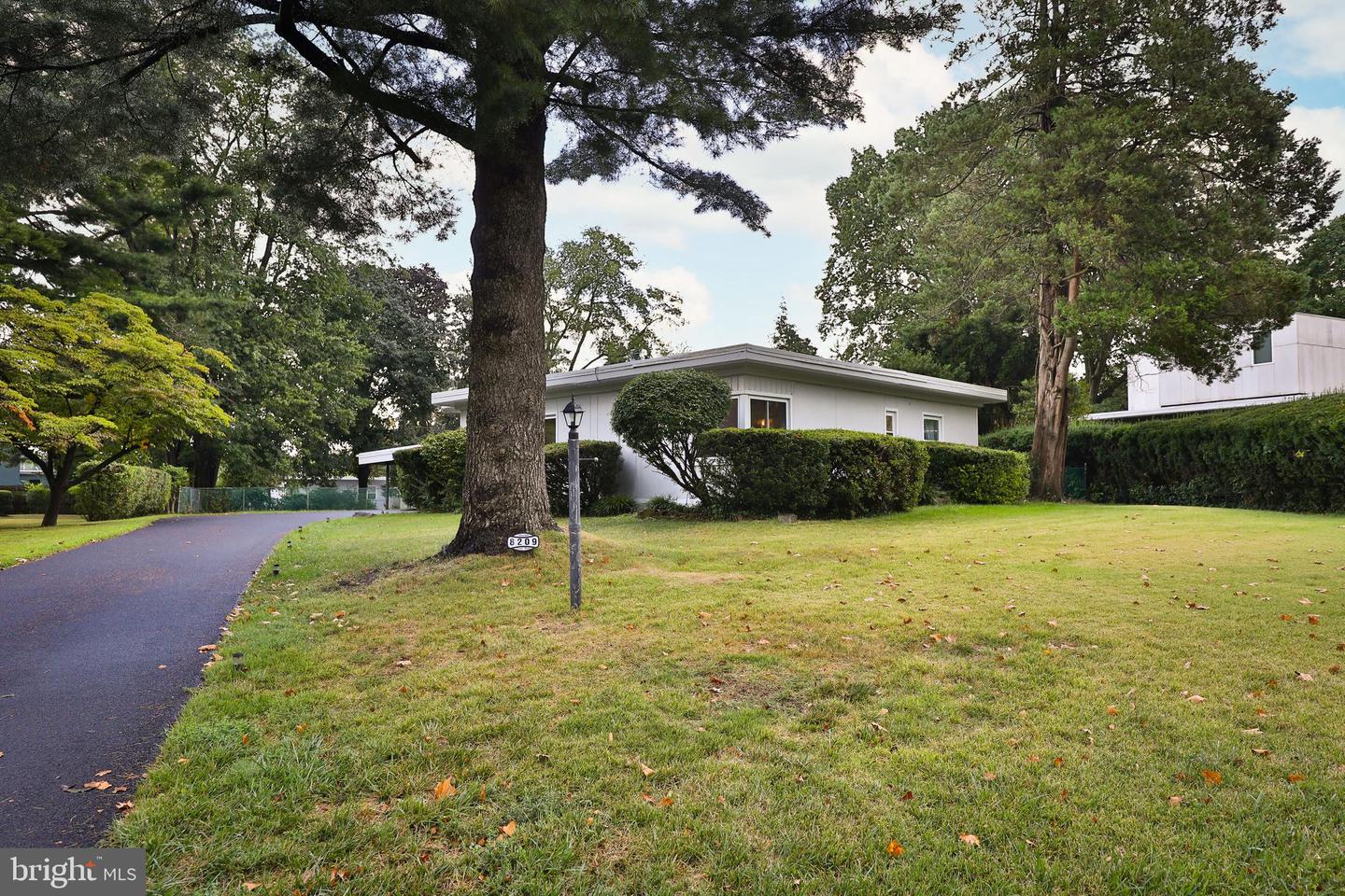 8209 MacArthur Rd