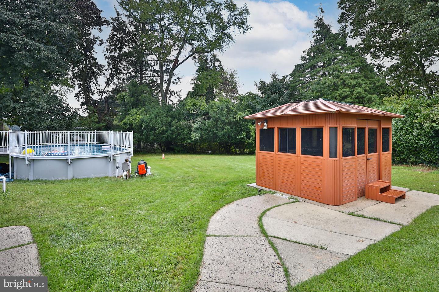 8209 MacArthur Rd