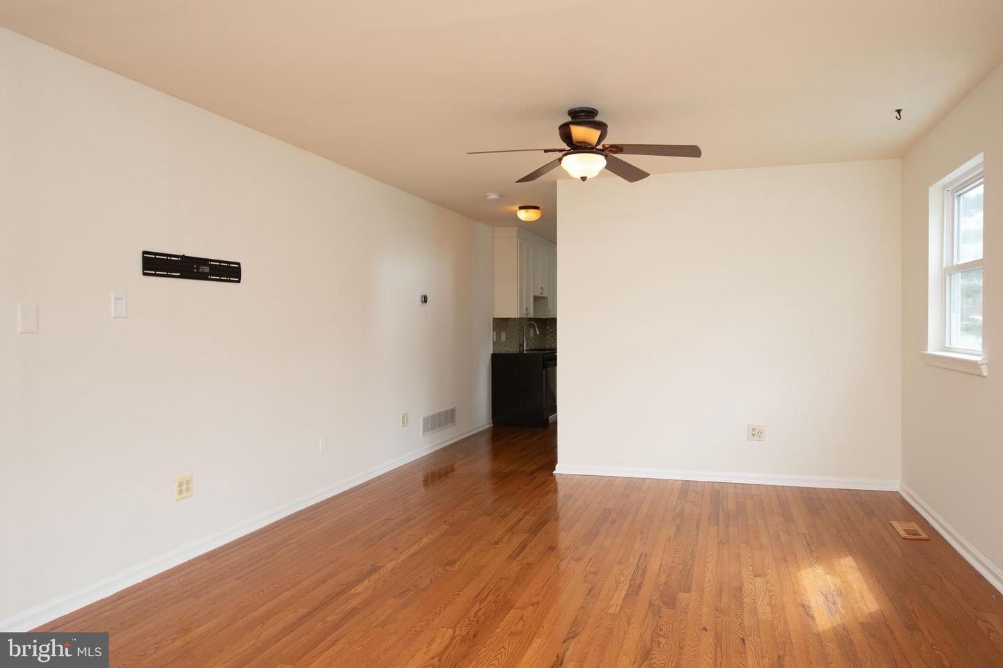 4022 Center Ave