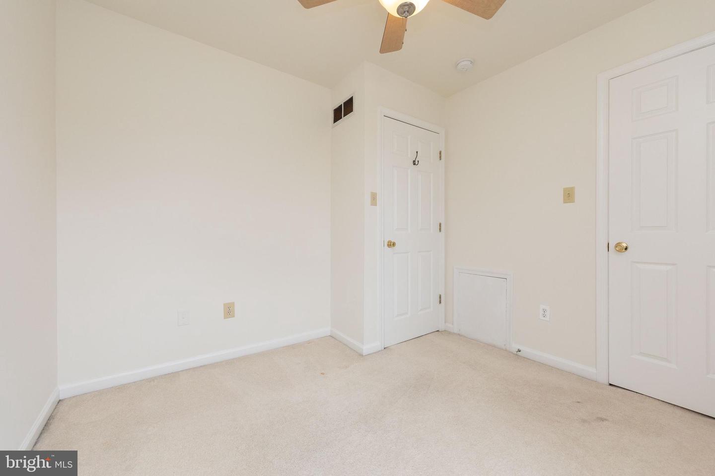 4022 Center Ave