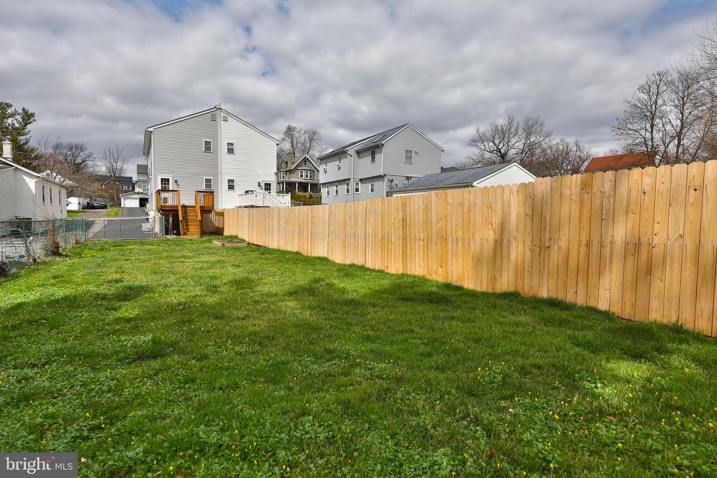 4022 Center Ave
