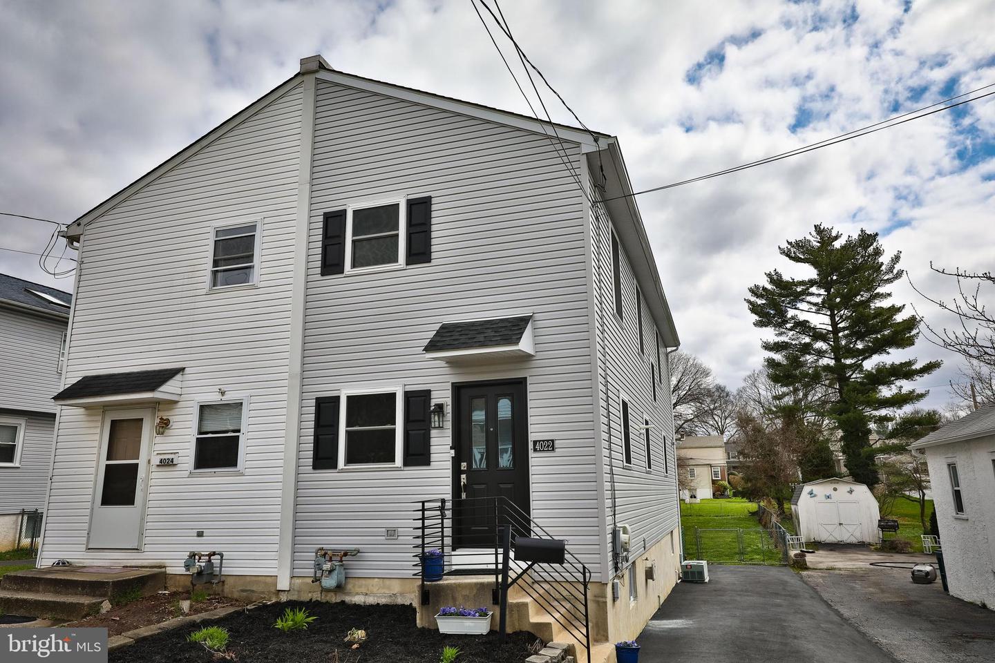 4022 Center Ave