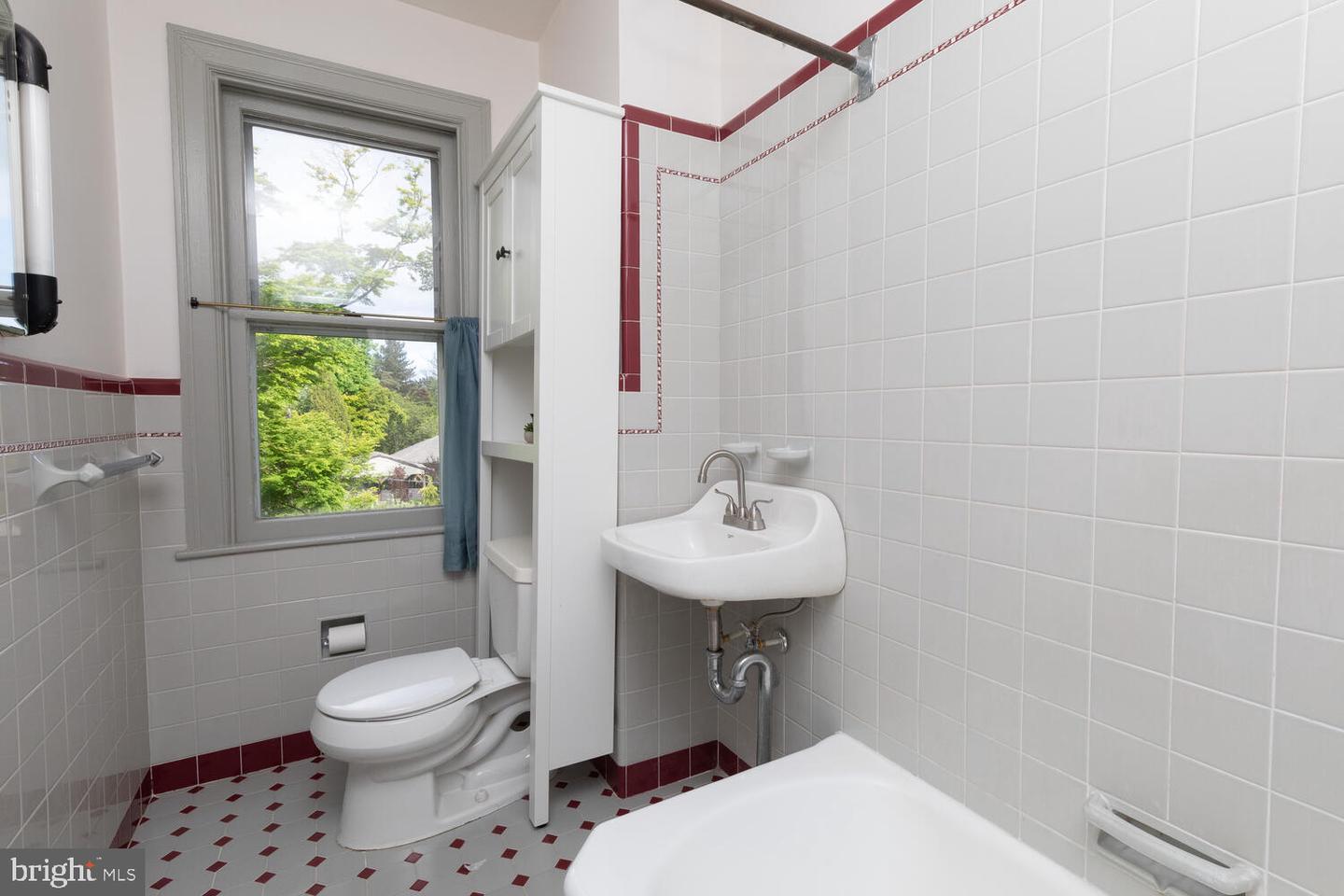 817 E Southampton Ave