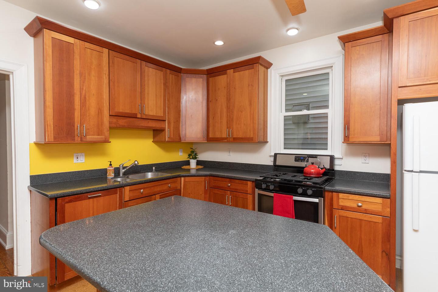 817 E Southampton Ave