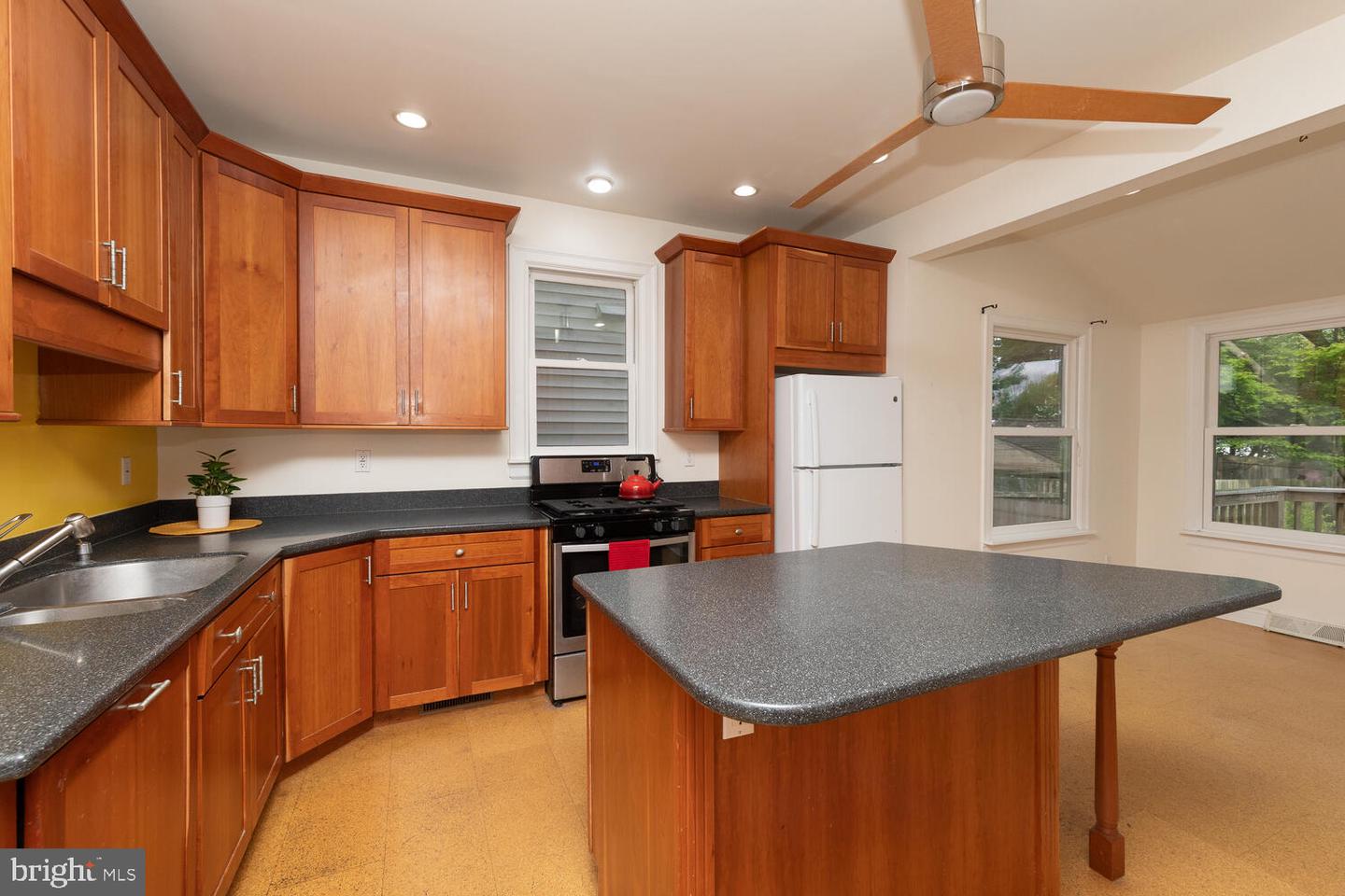 817 E Southampton Ave