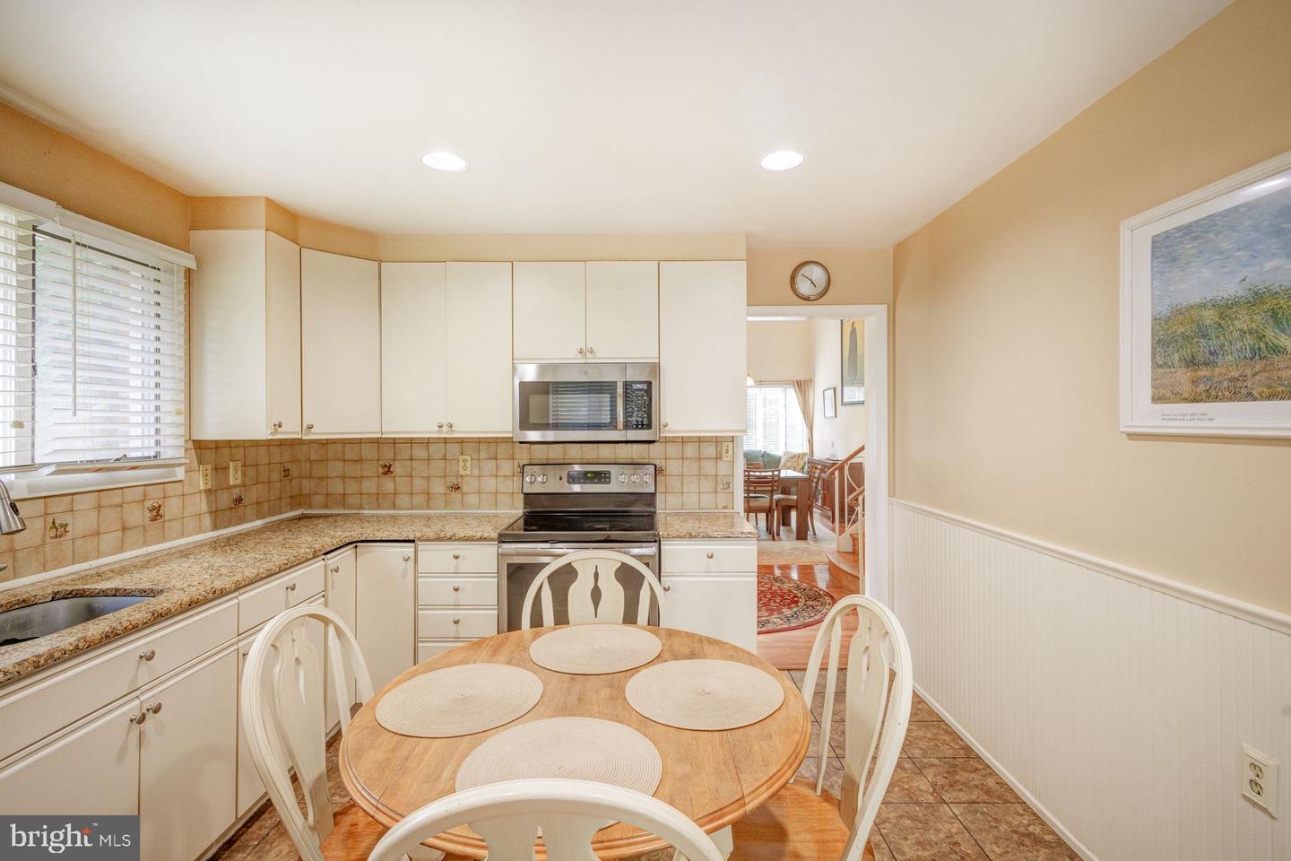 301 Poplar Rd