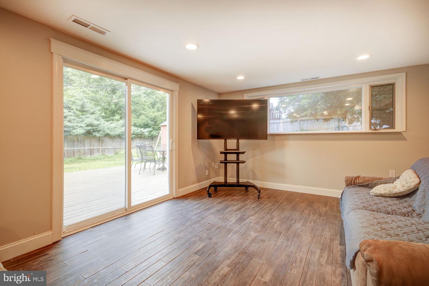 301 Poplar Rd