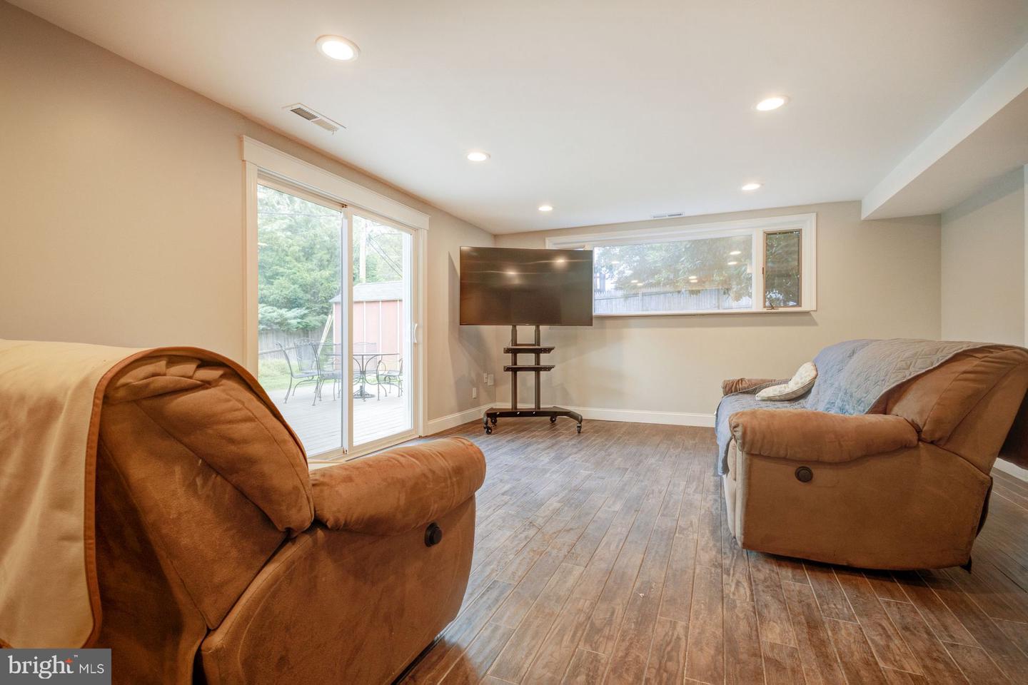301 Poplar Rd