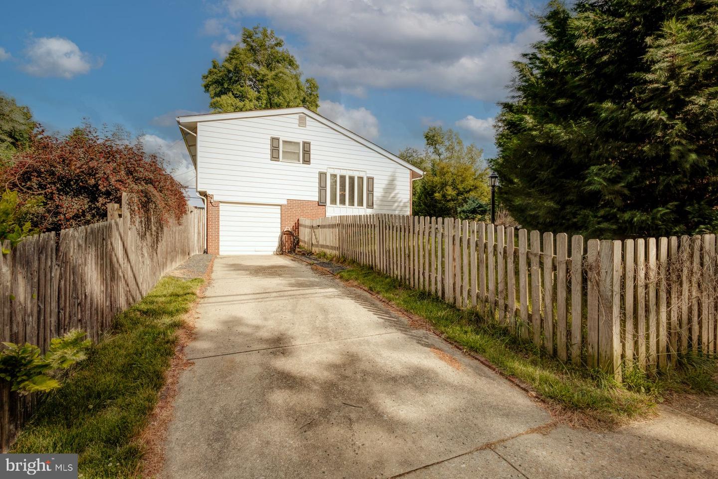 301 Poplar Rd