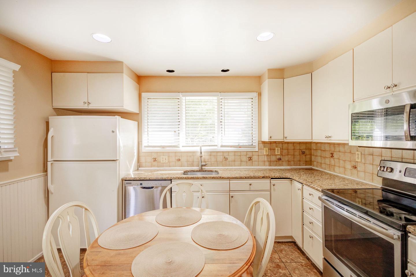 301 Poplar Rd