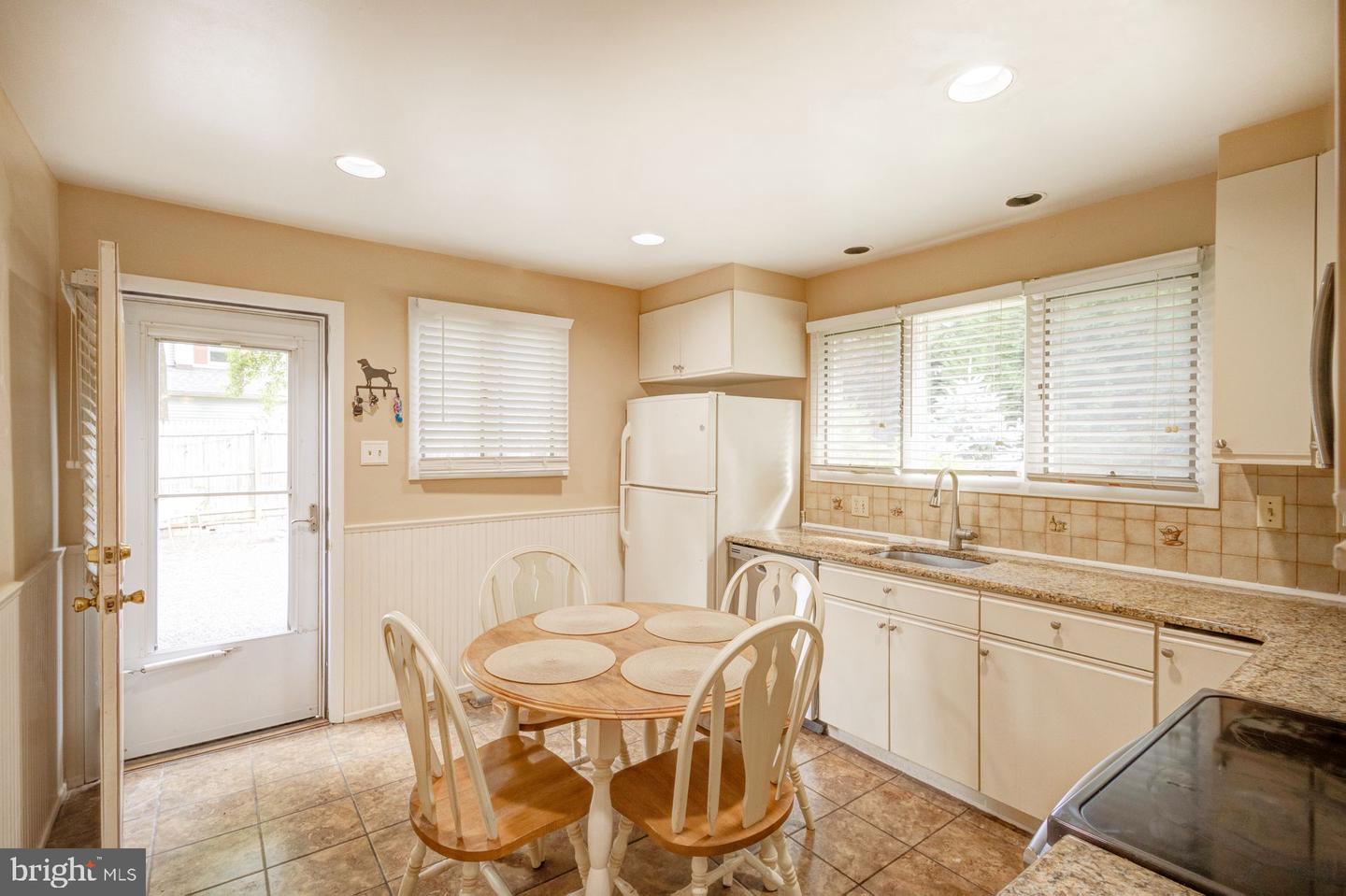 301 Poplar Rd